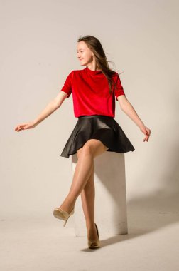 Genç güzel kız portresi. Fotoğraf çekimi stüdyoda idam.