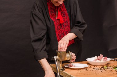 Kıyılmış et kıyma makinesi olarak hazırlanması