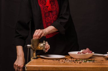 Kıyılmış et kıyma makinesi olarak hazırlanması