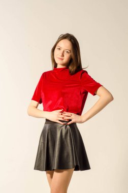 Genç güzel kız portresi. Fotoğraf çekimi stüdyoda idam.