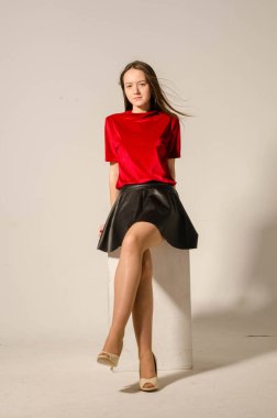 Genç güzel kız portresi. Fotoğraf çekimi stüdyoda idam.