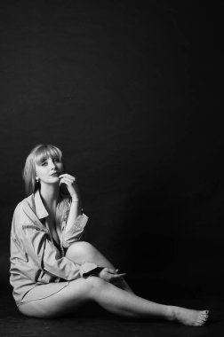 seksi güzel genç woman.passion kız erkek gömlek