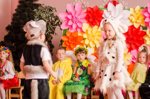 乌克兰，卢茨克，2018年3月13日。 幼儿园是第五所。 儿童节日场. 学前儿童放假 — 图库照片