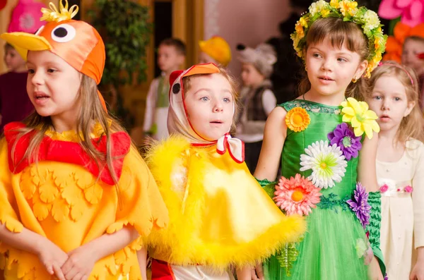 Ukraina, Lutsk, 13 Μαρτίου 2018. Το νηπιαγωγείο είναι το πέμπτο. Παιδική αργία. Παιδιά προσχολικής ηλικίας σε διακοπές — Φωτογραφία Αρχείου
