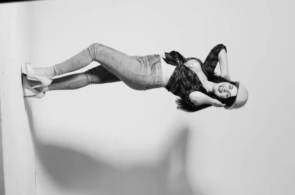 Rubia Mujer de talla grande, una modelo, posando para un editorial de moda . —  Fotos de Stock
