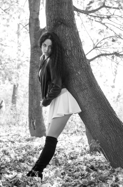 Happy smiling teen girl outdoors portrait. Black and white photo — Stock Photo, Image