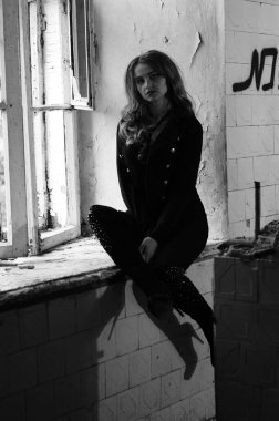 güzel seksi kadın iç çamaşırı - siyah-beyaz fotoğraf içinde uygun