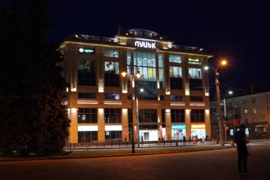 karanlık sokakta ve Hannover, pennsylvania, gece ışık trails.