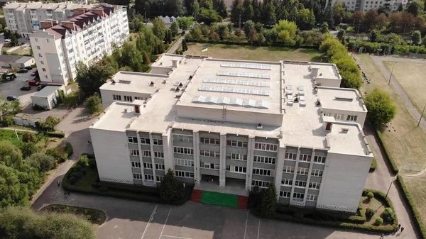 École 24 Lutsk, prise de vue depuis un drone — Photo