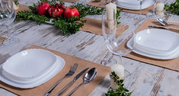 Vackra dukningen med lavendel blommor på trä bakgrund — Stockfoto