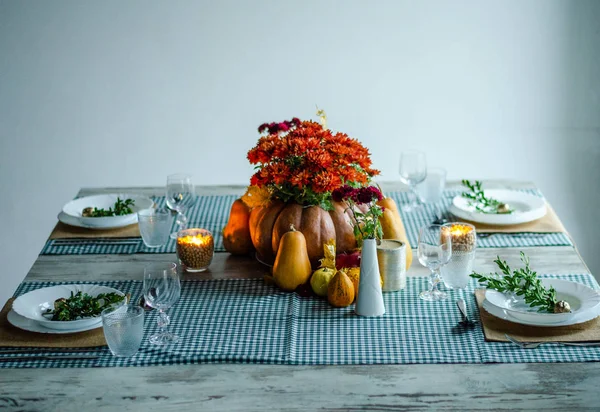 Beautiful table setting with lavender flowers on wooden background — Stock Photo, Image