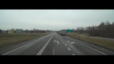 Ukrayna-Polonya sınırındaki Kamyon Taşımacılığı Dorohuisk Polonya 02-04-2019