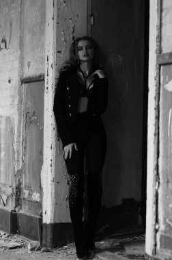 güzel seksi kadın iç çamaşırı - siyah-beyaz fotoğraf içinde uygun