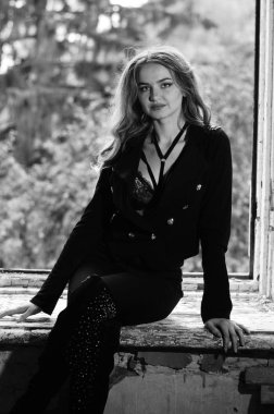 güzel seksi kadın iç çamaşırı - siyah-beyaz fotoğraf içinde uygun