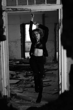 güzel seksi kadın iç çamaşırı - siyah-beyaz fotoğraf içinde uygun