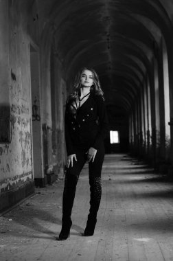 güzel seksi kadın iç çamaşırı - siyah-beyaz fotoğraf içinde uygun