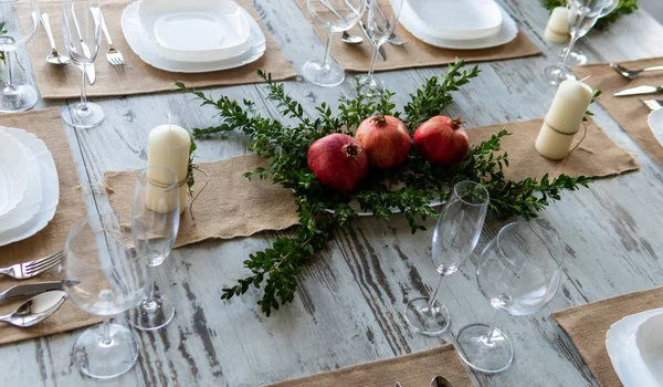 Vackra dukningen med lavendel blommor på trä bakgrund — Stockfoto