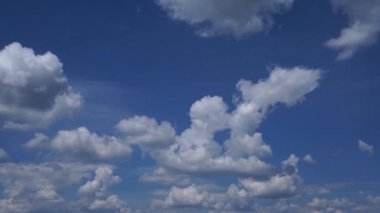 Uçuş bulutlar, döngü-güçlü animasyon üzerinde