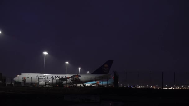 Aéroport nuit Allemagne Francfort-sur-le-Main 02-04-2019 — Video