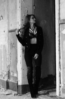 güzel seksi kadın iç çamaşırı - siyah-beyaz fotoğraf içinde uygun