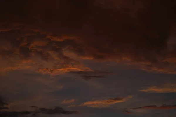 Dramático atardecer y amanecer cielo. — Foto de Stock