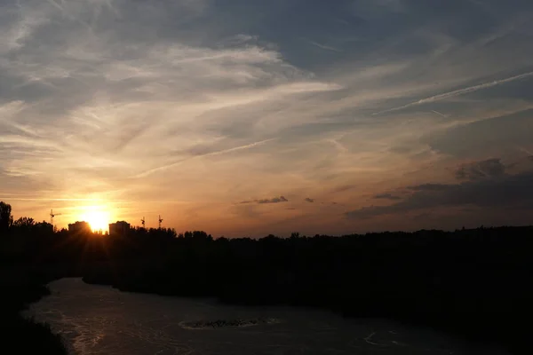 オレンジ色の夕焼け空を発射。美しい空. — ストック写真