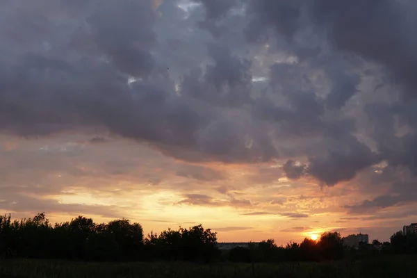 Solnedgång med moln — Stockfoto