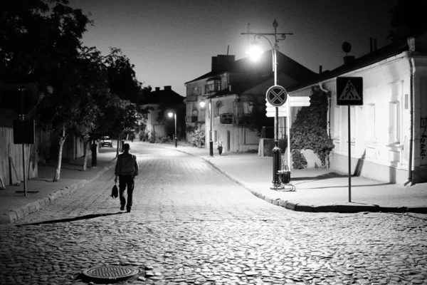 Bela rua à noite em Sibiu, Roménia — Fotografia de Stock