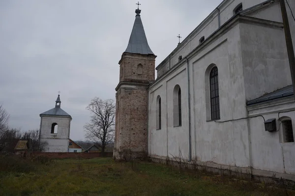 Stara dekoracja portalu kościelnego we Florencji we Włoszech — Zdjęcie stockowe