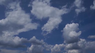 Uçuş bulutlar, döngü-güçlü animasyon üzerinde