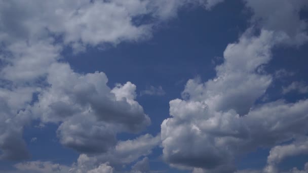 Prachtige Lucht Met Witte Wolken — Stockvideo