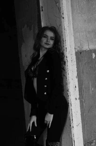 Vacker Sexig Ung Kvinna Svarta Underkläder Poserar Studio — Stockfoto