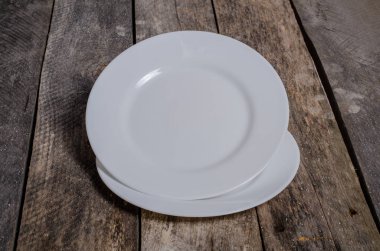 Ahşap arka plan üzerinde lavanta çiçekli güzel sofra