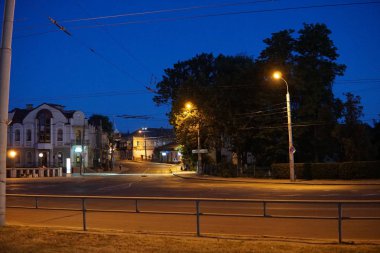 Gece güzel sokakta Sibiu, Romanya