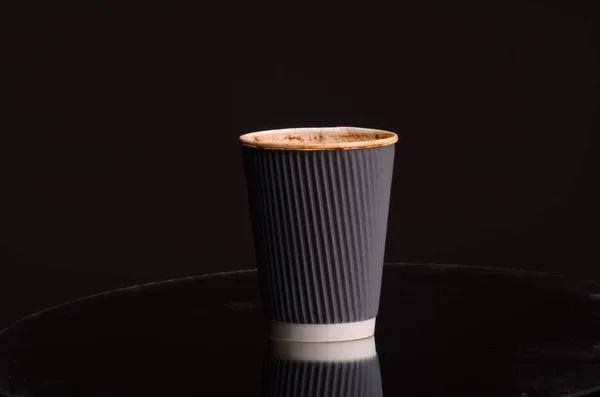 コーヒーショップの紙コーヒーカップ. — ストック写真