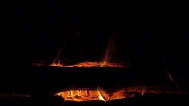 Geceleri ateş manzarası