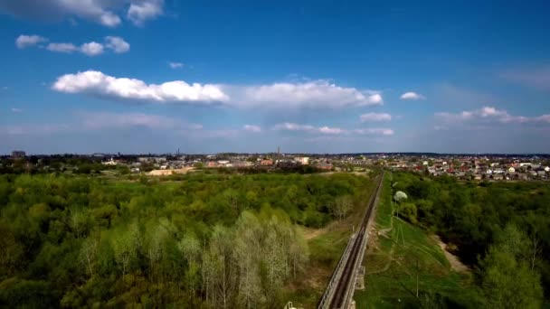 Aufnahmen Des Viertels Mit Mehrfamilienhäusern — Stockvideo