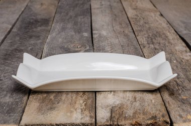 Ahşap arka plan üzerinde lavanta çiçekli güzel sofra