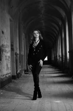 güzel seksi kadın iç çamaşırı - siyah-beyaz fotoğraf içinde uygun