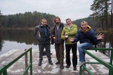 Gölde bir grup fotoğrafçı 