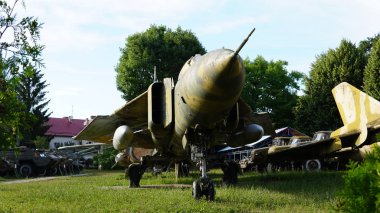 Askeri Tank açık gökyüzü altında müzede, açık gösteri
