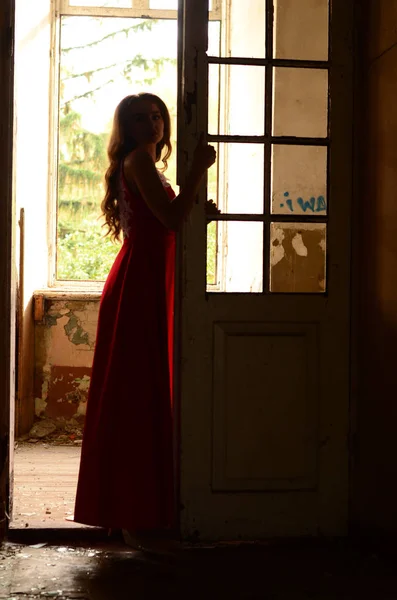 Beautiful Girl Red Dress Posing Room Abandoned House — 图库照片
