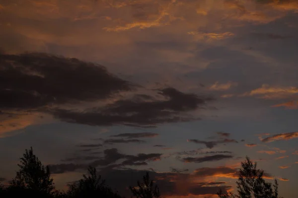 Dramatisk solnedgång och soluppgång himmel. — Stockfoto
