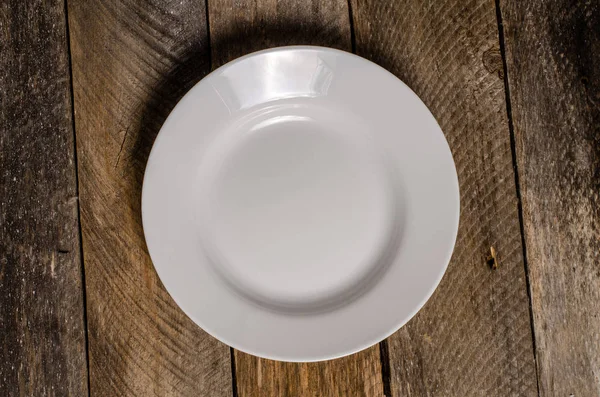 Beau décor de table avec des fleurs de lavande sur fond en bois — Photo