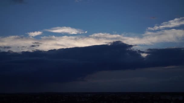 Vista Céu Noite Com Nuvens Brancas — Vídeo de Stock