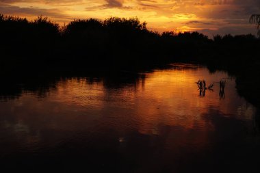 bulutlu gün batımı