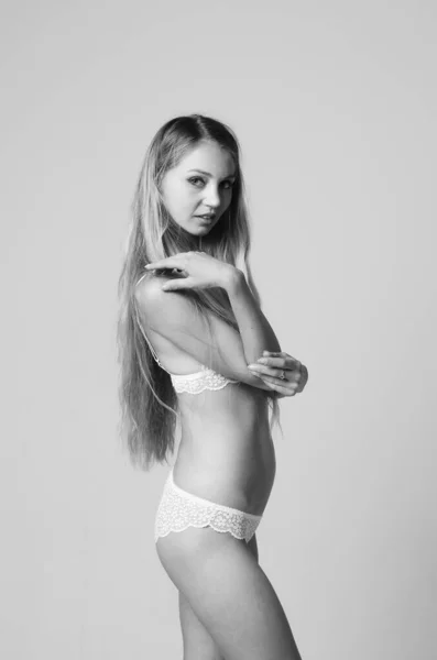 Retrato de mulher requintada em lingerie sentado . — Fotografia de Stock