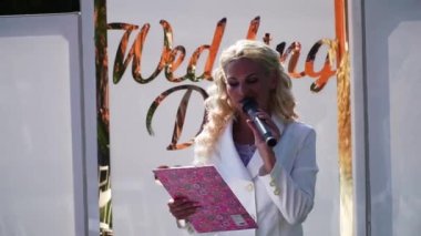 Düğün kutlamalarının görüntüleri.