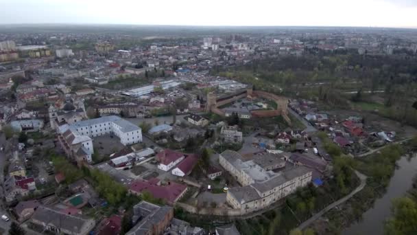 Vackra Panorama Lutsk Cityscape Nära Lubart Slottet Kameraspårning Från Höger — Stockvideo