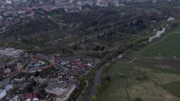 Bela Paisagem Urbana Panorama Lutsk Perto Castelo Lubart Rastreamento Câmera — Vídeo de Stock